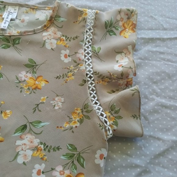 Women's Tan blouse with flowers size M - Picture 8 of 9